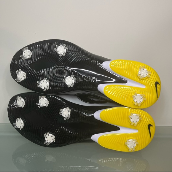 nike cleats laceless